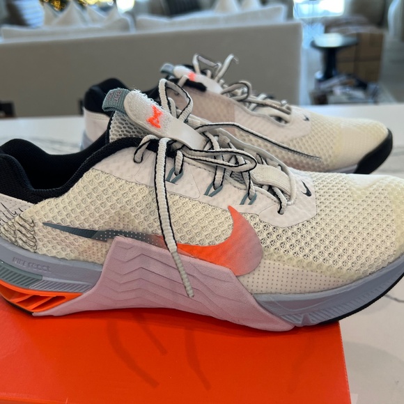 Nike White and Orange Athletic Sneakers - Picture 4 of 9